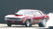 RED 1968 CAMARO DOING BURNOUT